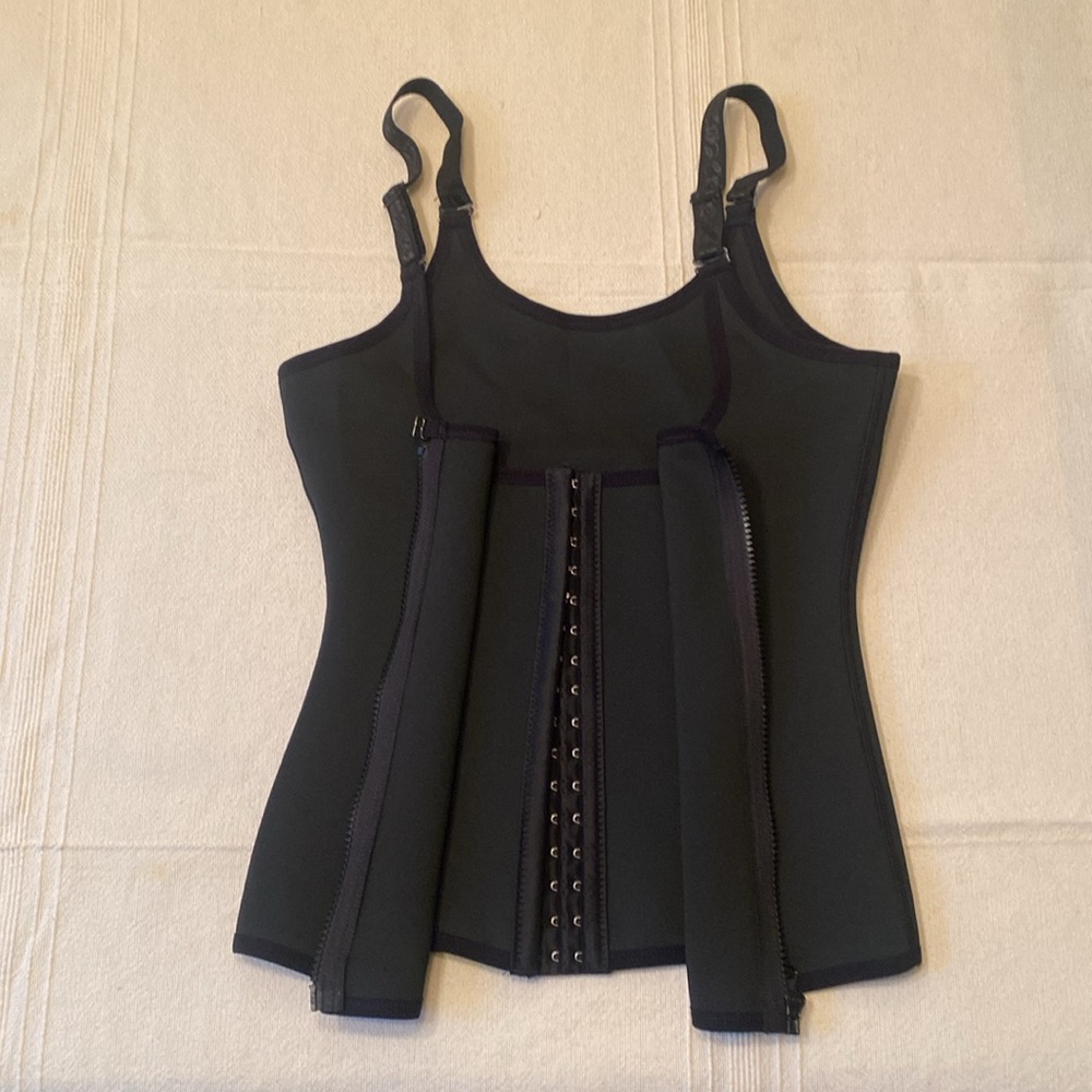 Black Shapewear adjustable straps and zipper back with 3 rows of eyelet hooks. - Picture 3 of 11